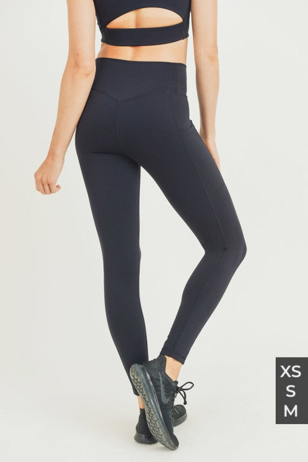 Leggings With Pockets in Black